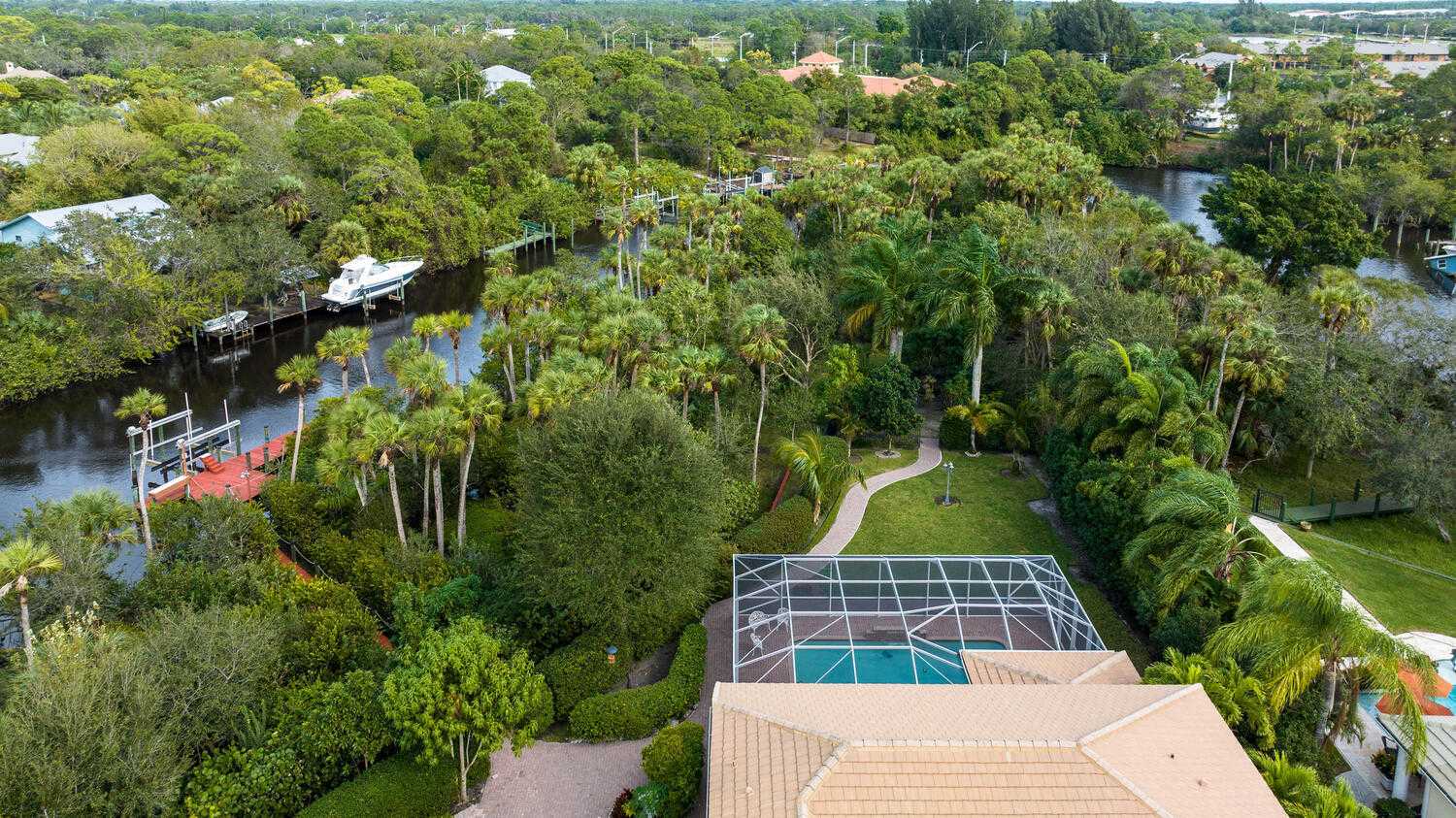 House in Coral Gardens, Florida 11621018