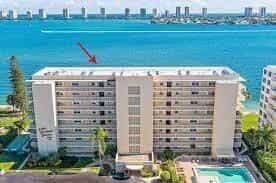 Condominium in Meerpark, Florida 11621026