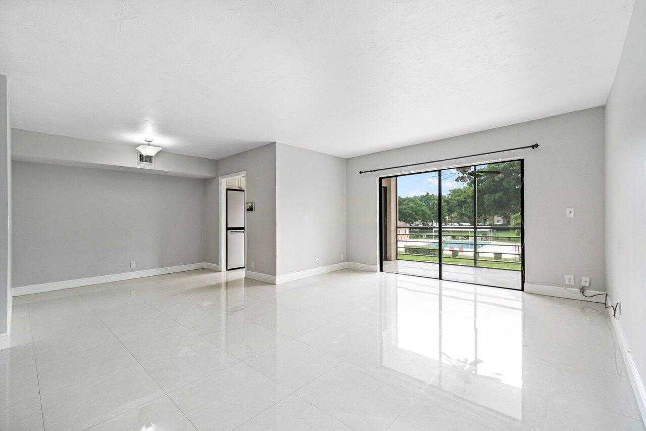 Condominio en Seminole Manor, Florida 11621047
