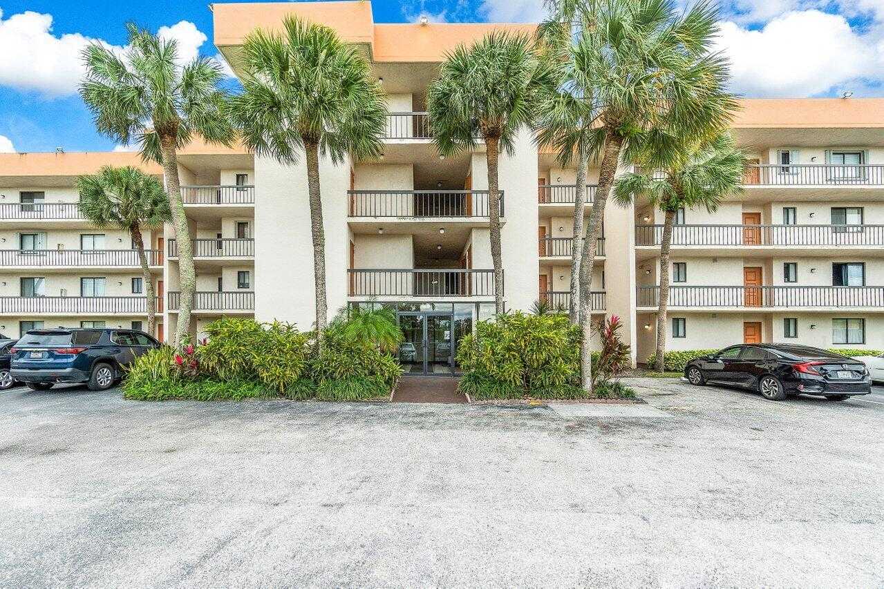 公寓 在 Seminole Manor, Florida 11621047