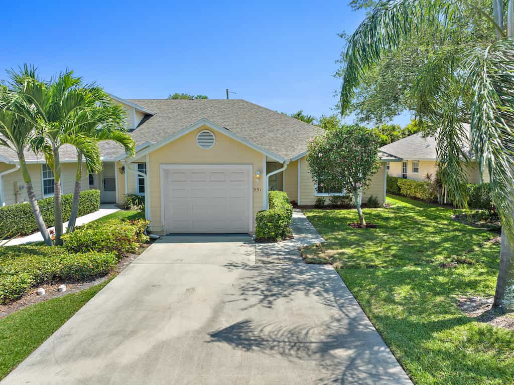 House in Vero Beach, Florida 11621075