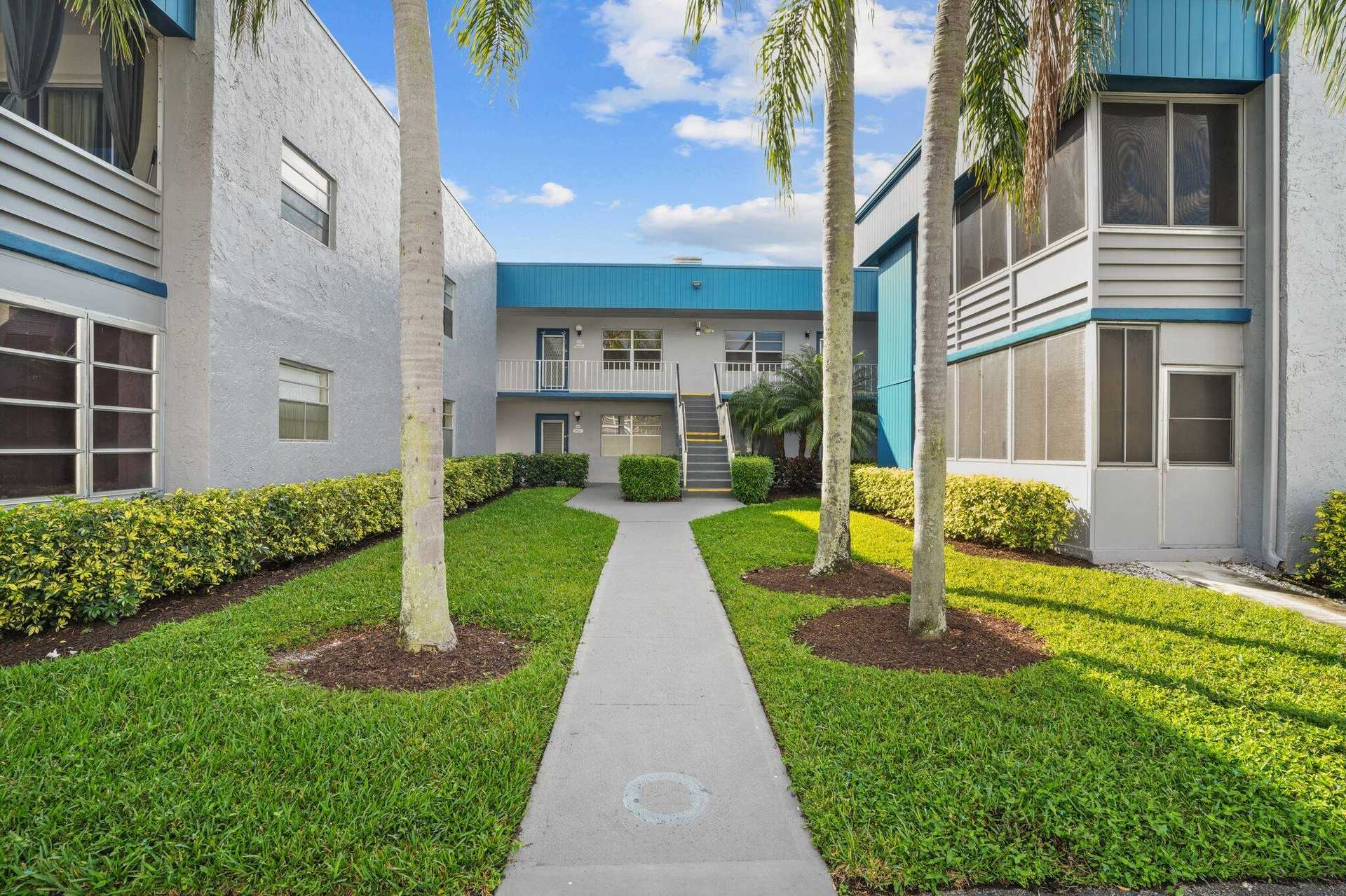Condominium in Kings Point, Florida 11621083