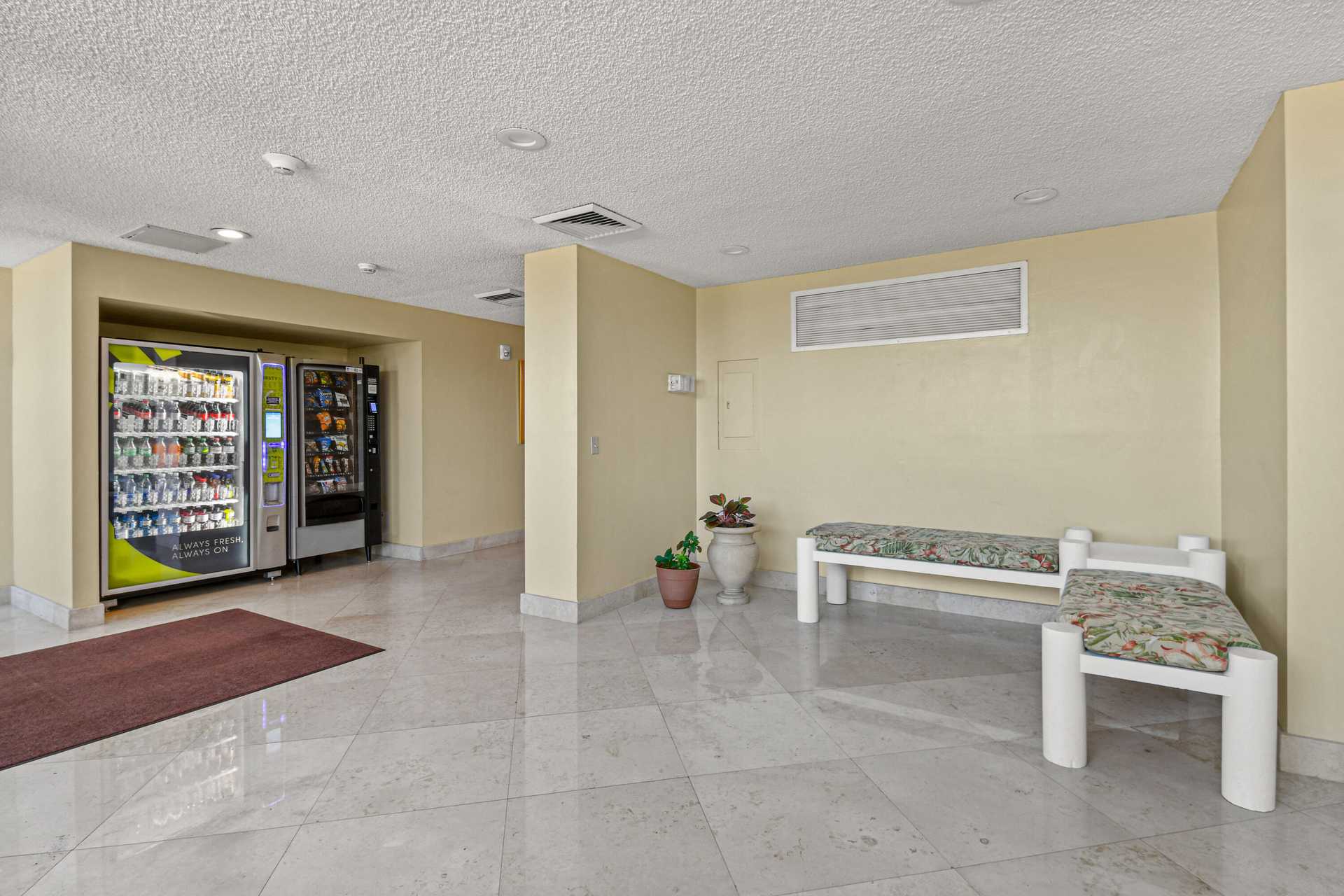 Condominium in West Palm Beach, Florida 11621086