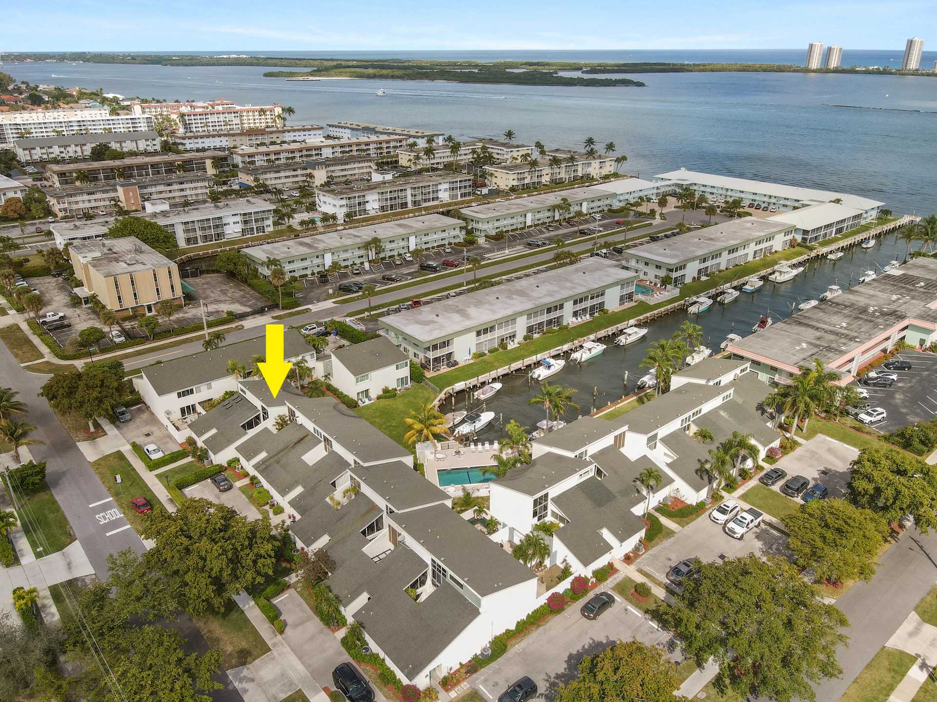 Condominium in Lake Park, Florida 11621092
