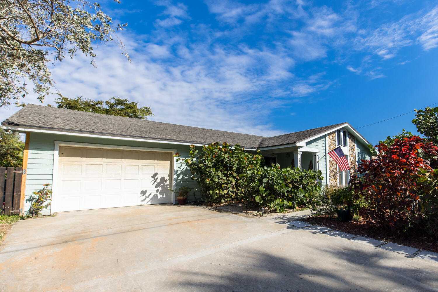 House in Hypoluxo, Florida 11621136