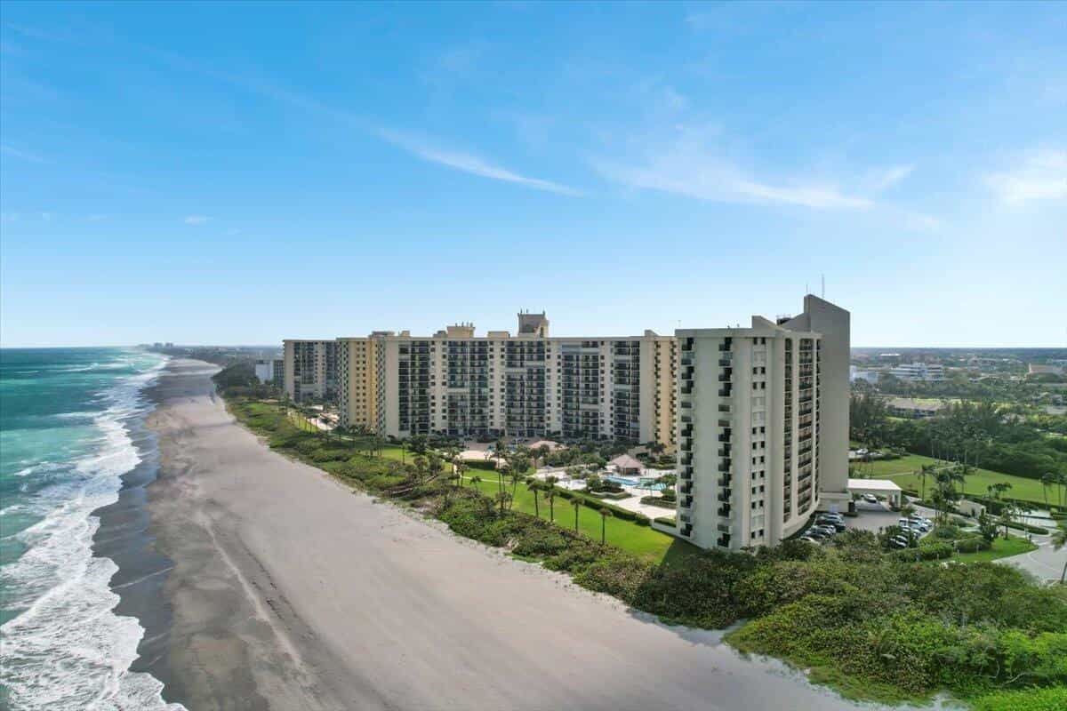 Condominium in Jupiter Inlet Colony, Florida 11621151