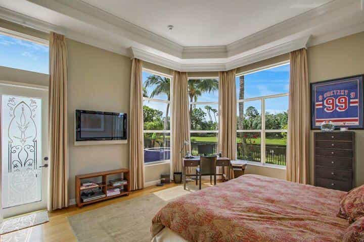 House in Palm Beach Gardens, Florida 11621182