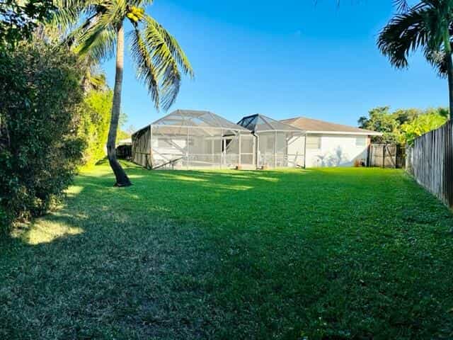 House in Palm Beach Gardens, Florida 11621189