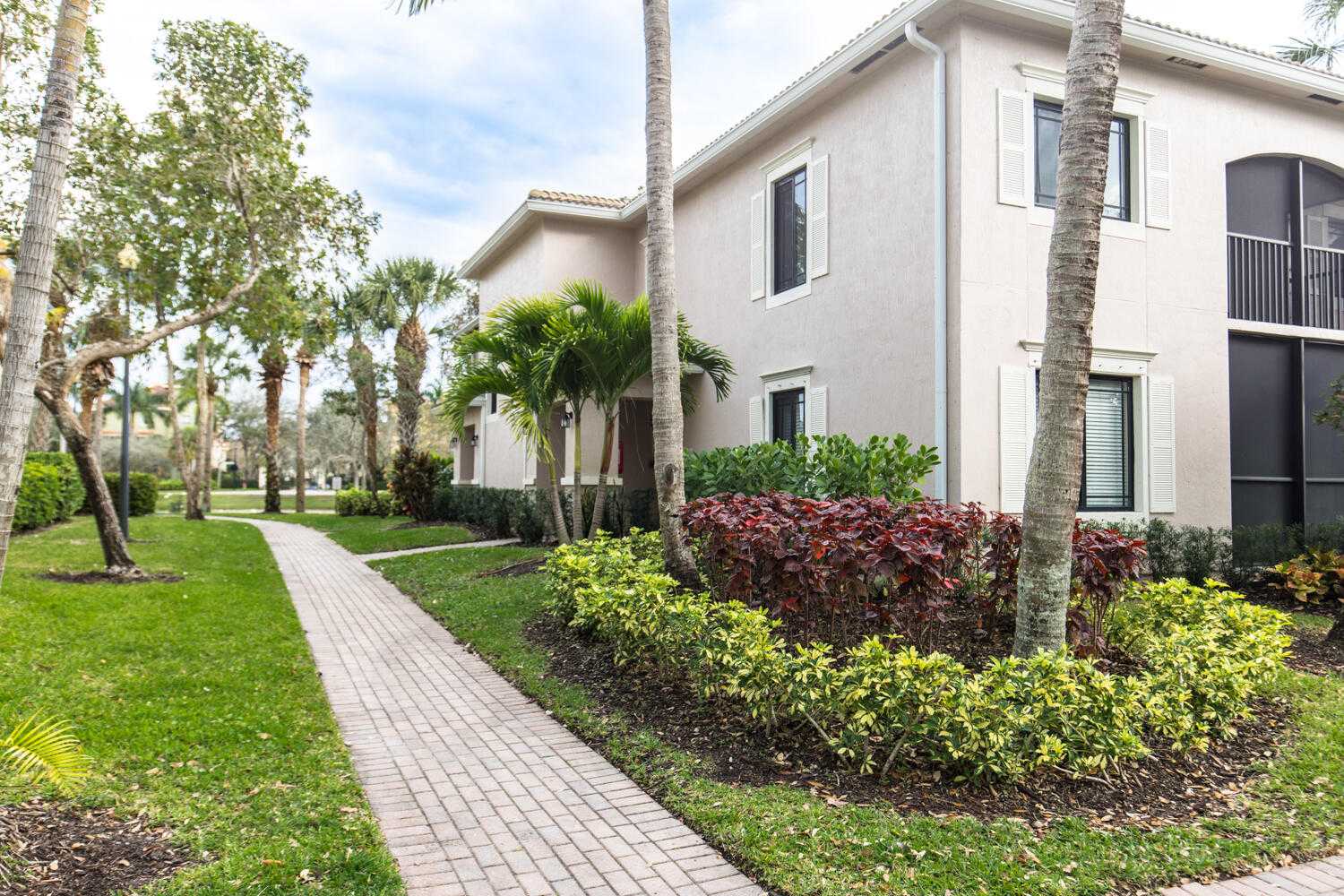 Condominium in Cabana Colony, Florida 11621201