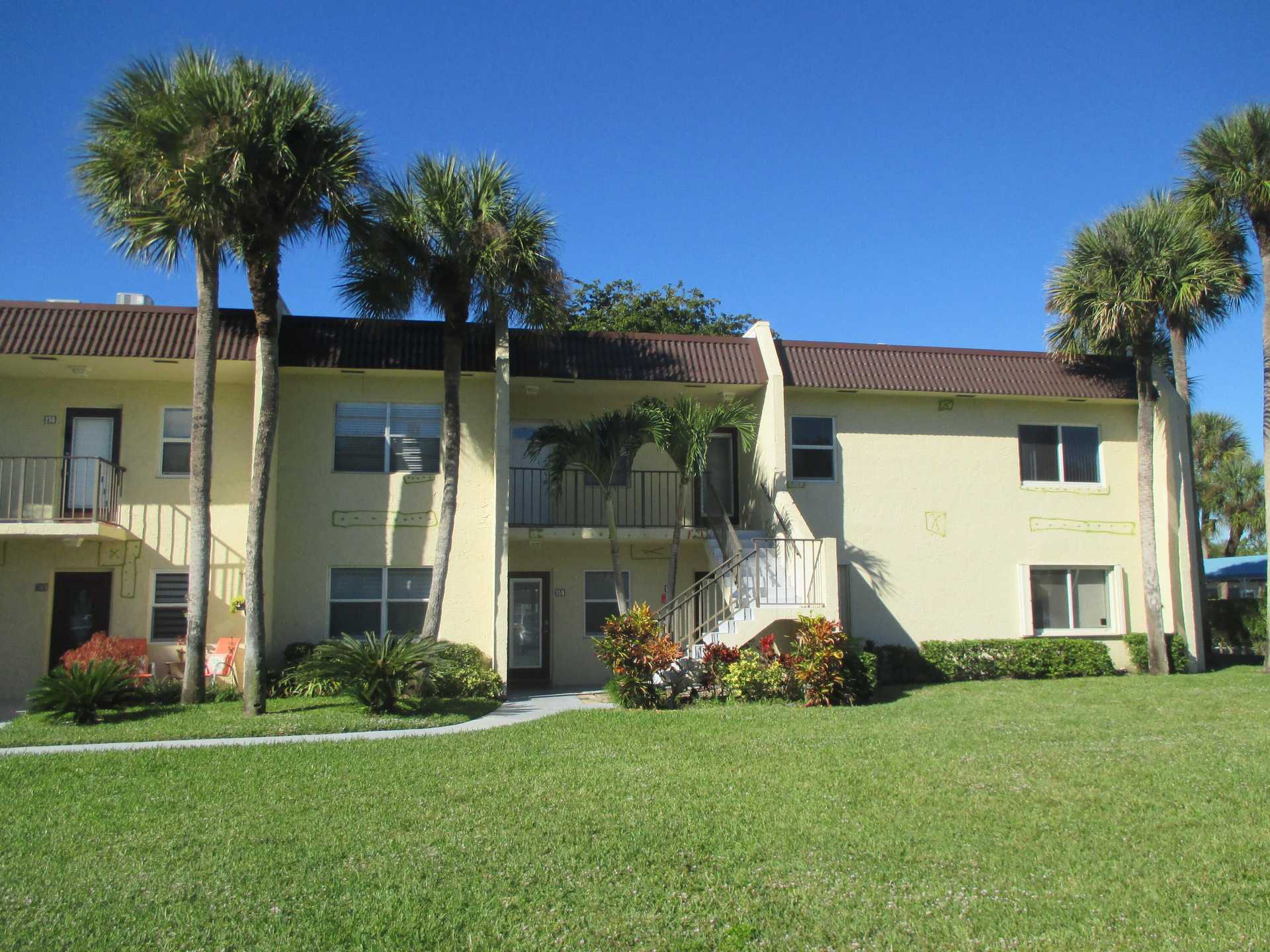 Condominium in Golden Lakes, Florida 11621206