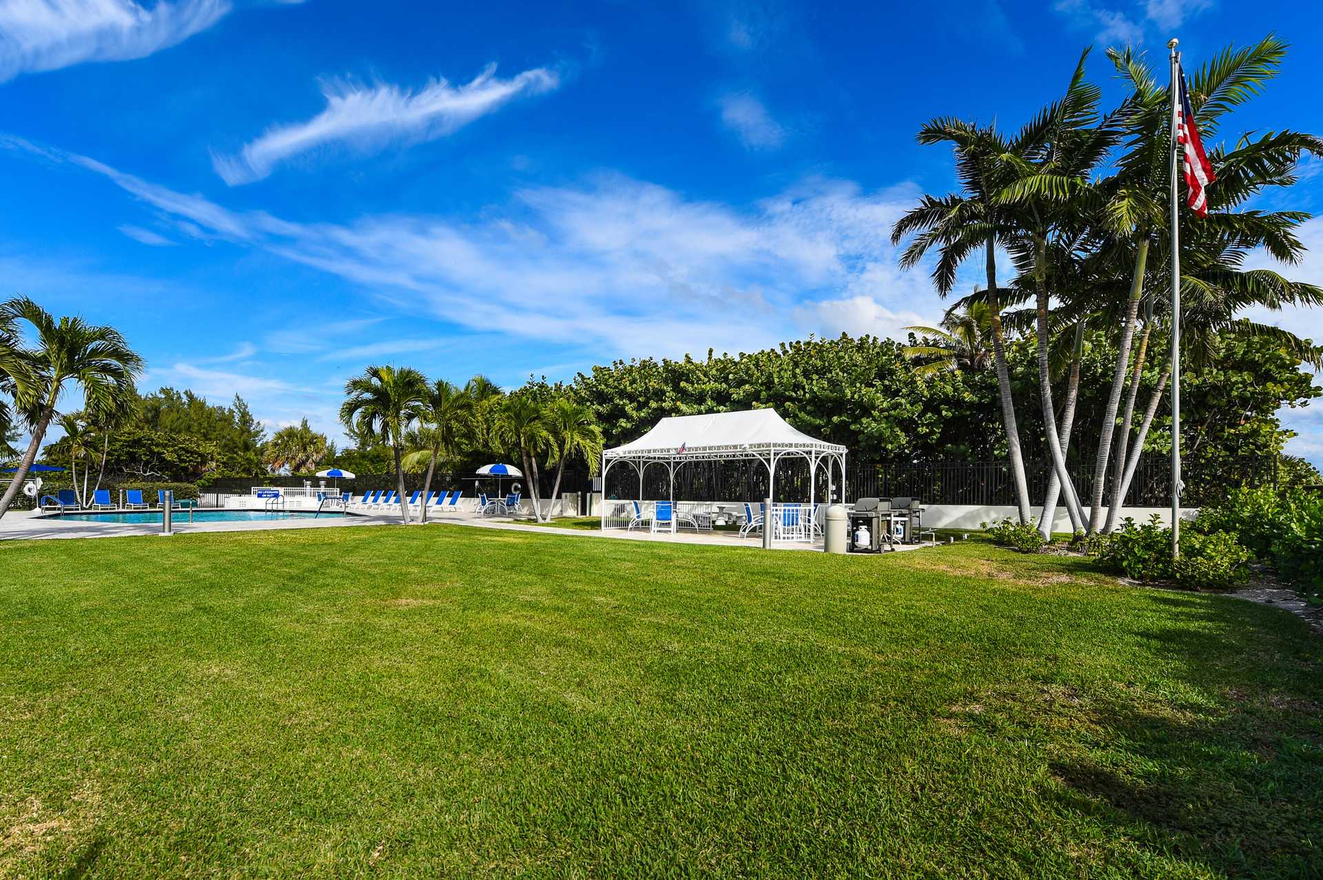 House in Palm Beach Shores, Florida 11621211
