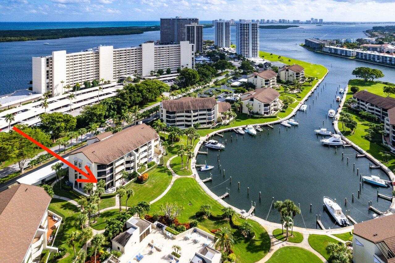 Condominium in Noord Palm Beach, Florida 11621223