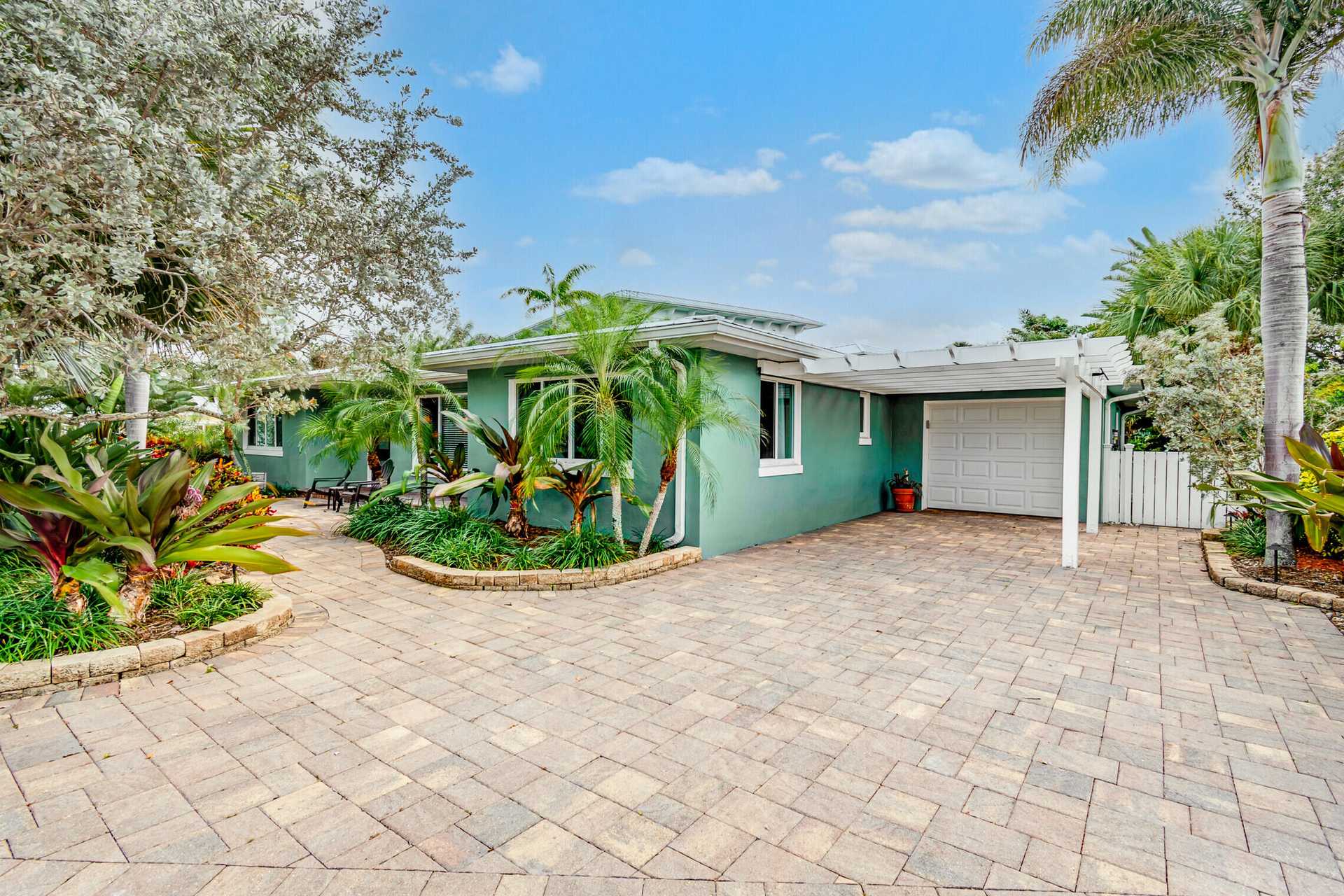 House in Juno Beach, Florida 11621279