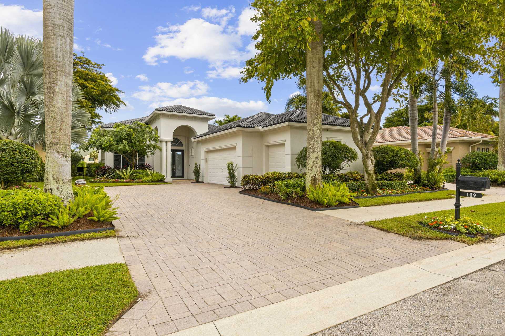 House in Palm Beach Gardens, Florida 11621293