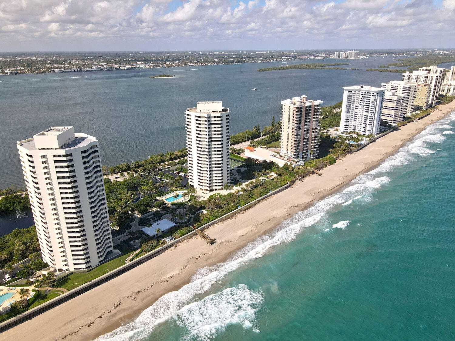 Condominium in Palm Beach Shores, Florida 11621297