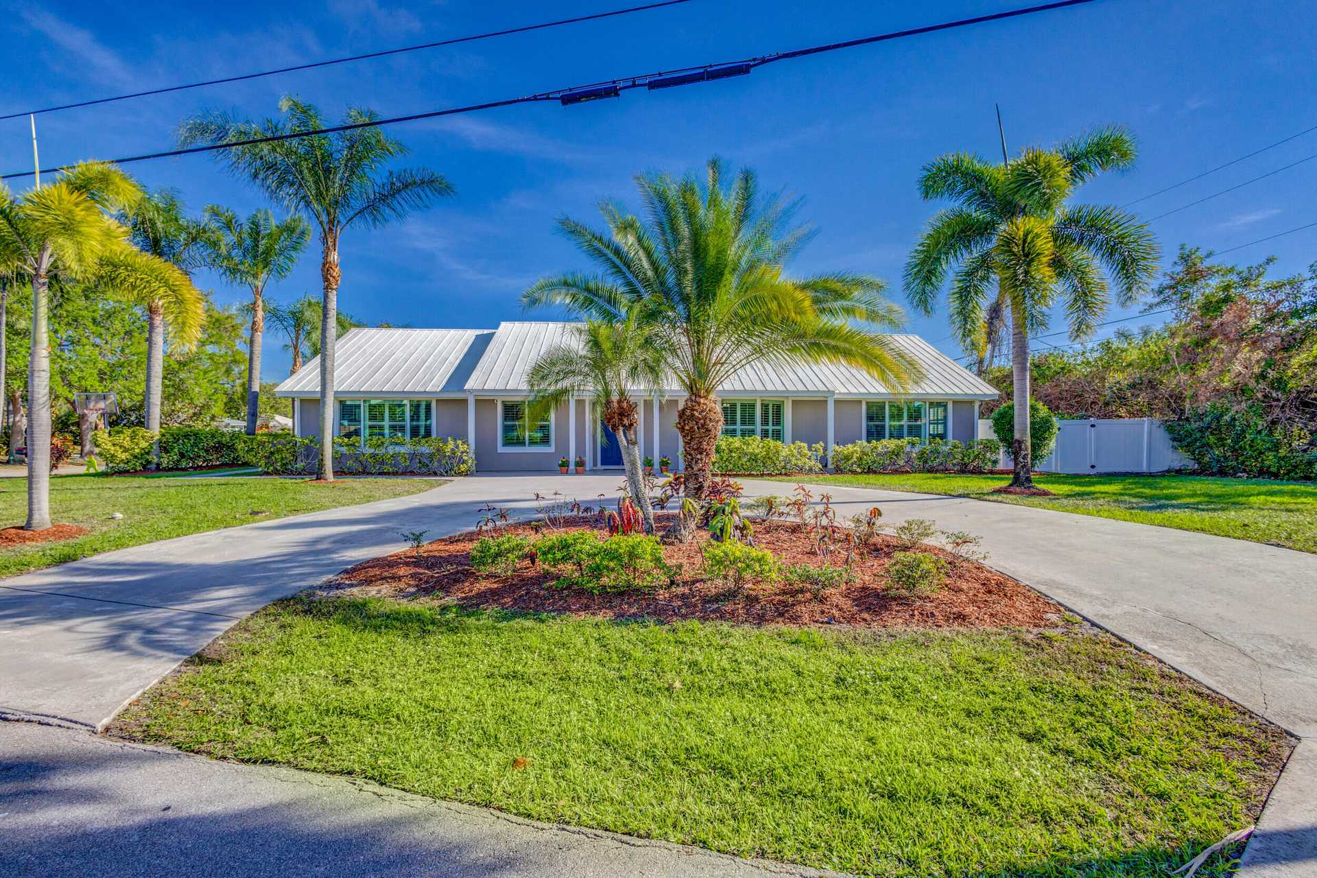House in Tequesta, Florida 11621299