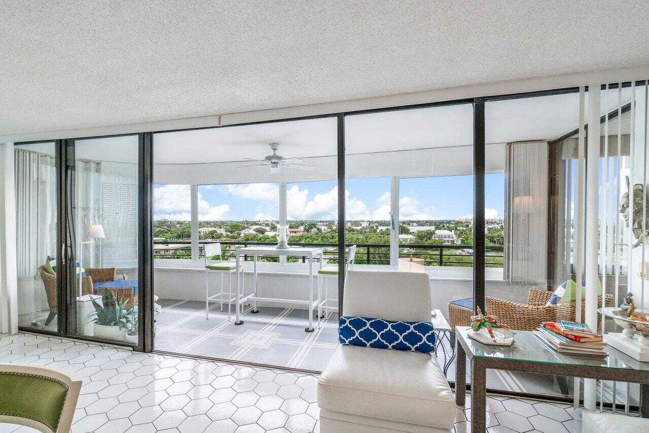 Condominium in Zuid Palm Beach, Florida 11621306