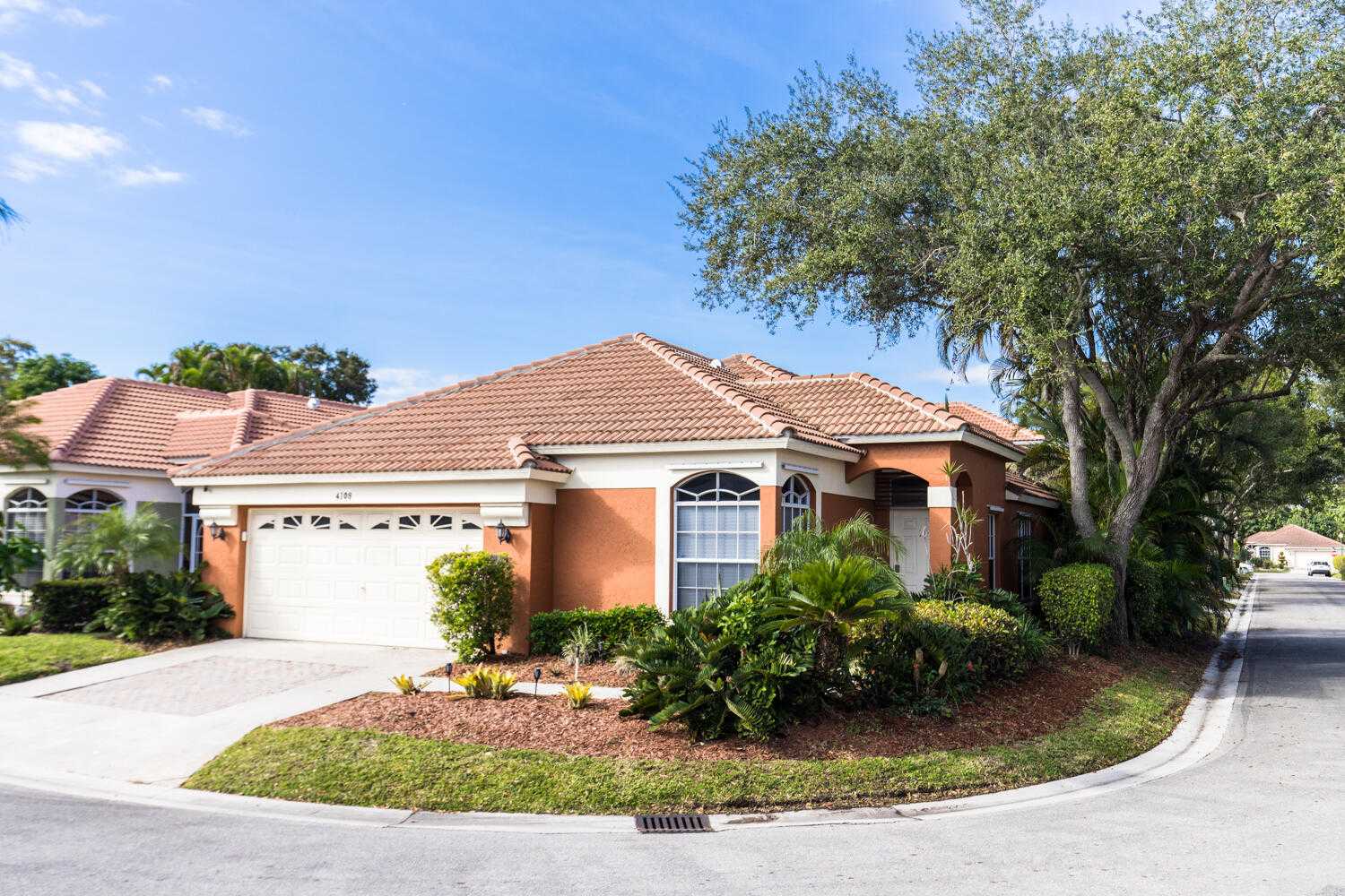 House in Riviera Beach, Florida 11621307