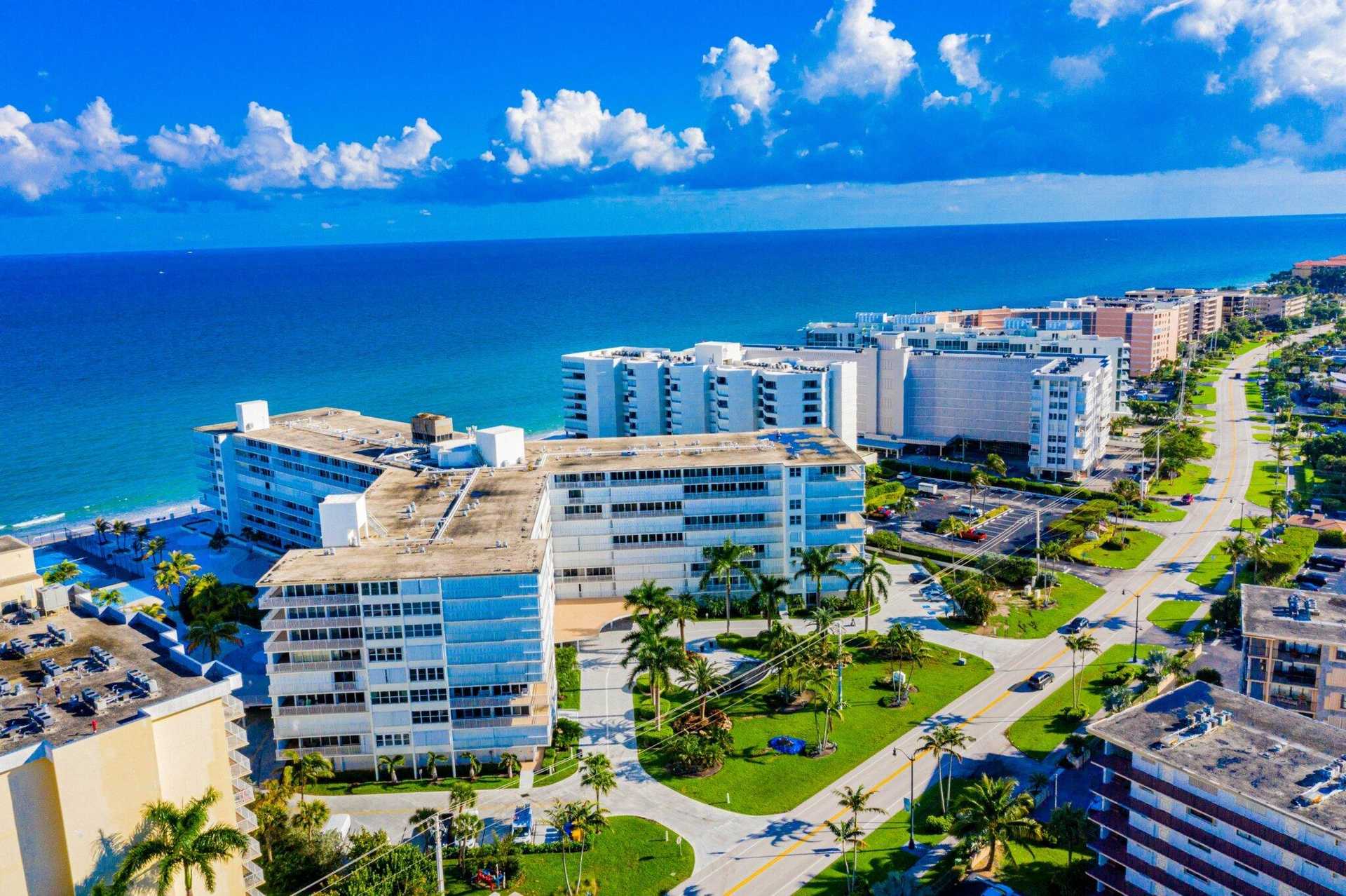Condominium in South Palm Beach, Florida 11621311