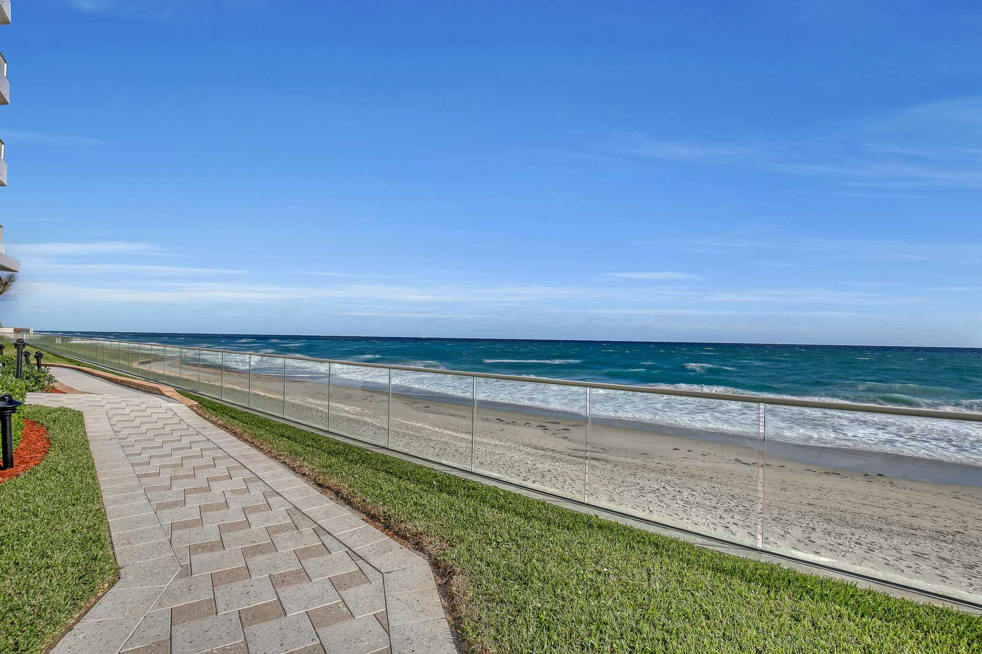 Condominium in Riviera Beach, Florida 11621323