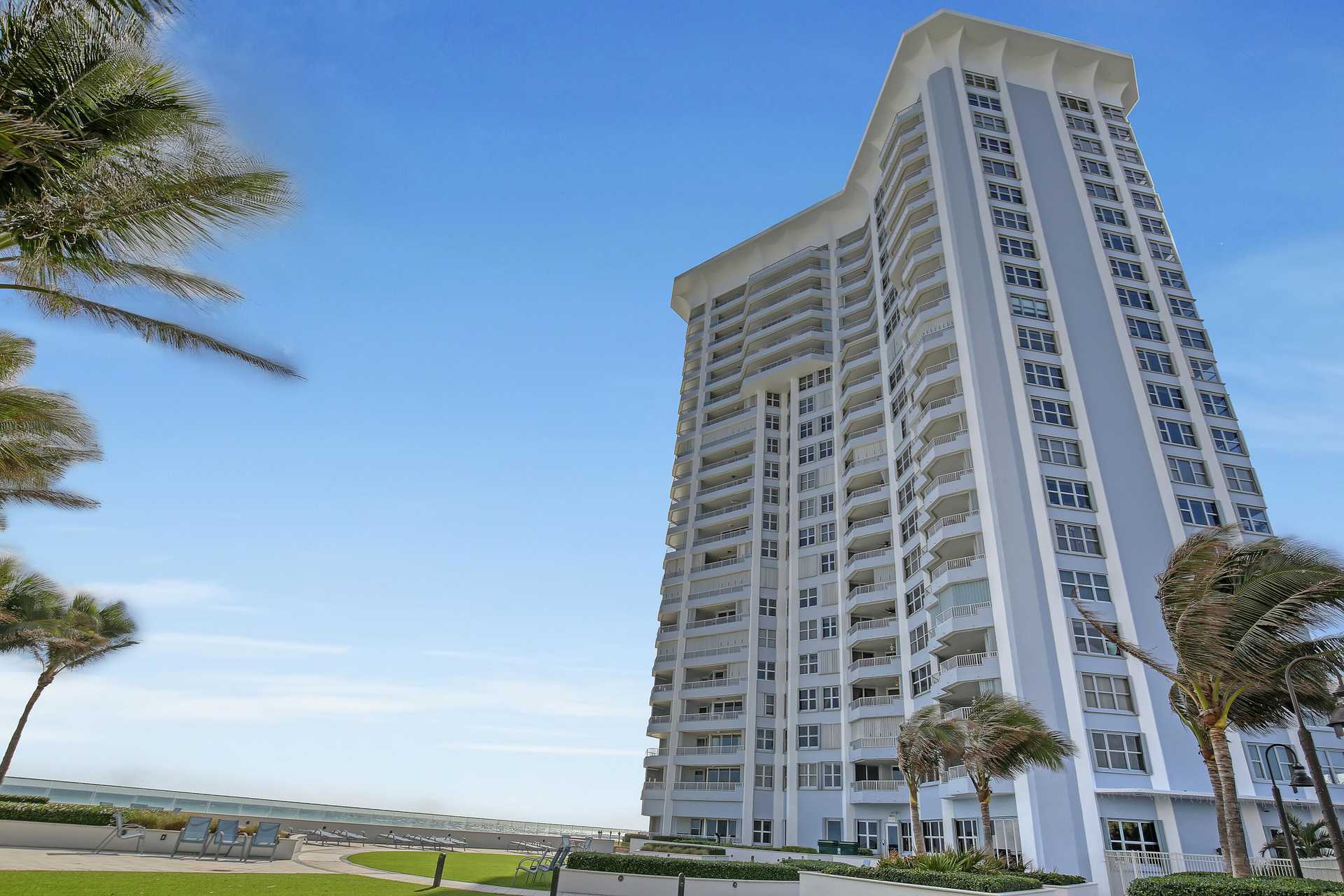 Condominium in Riviera Beach, Florida 11621323