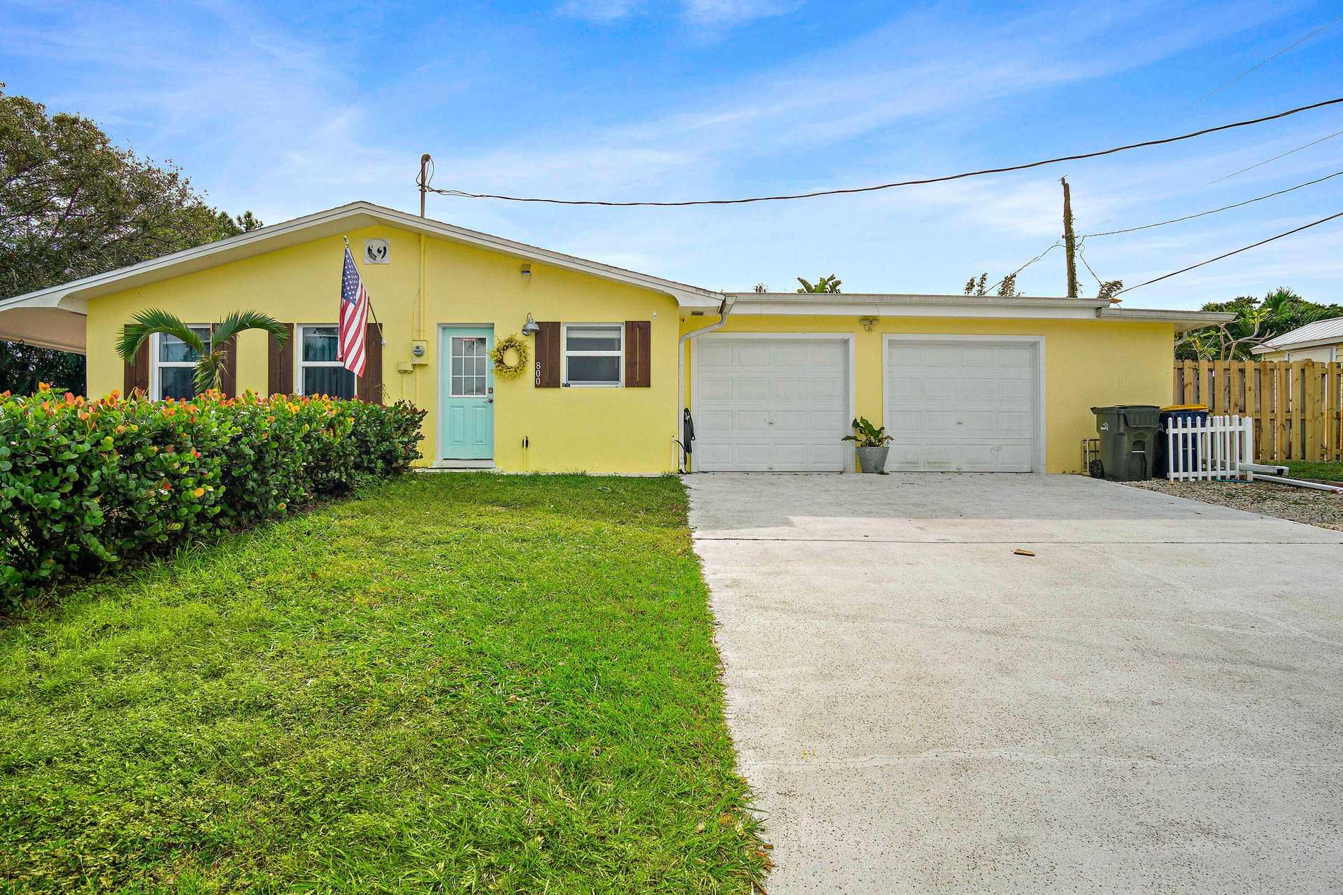 House in Snug Harbor, Florida 11621326