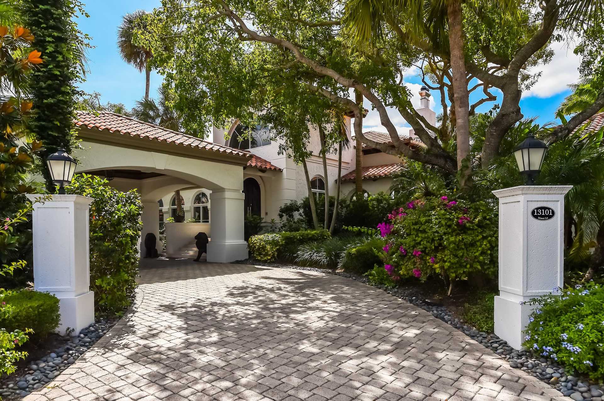 House in Cabana Colony, Florida 11621351