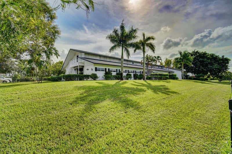 House in Wellington, Florida 11621354