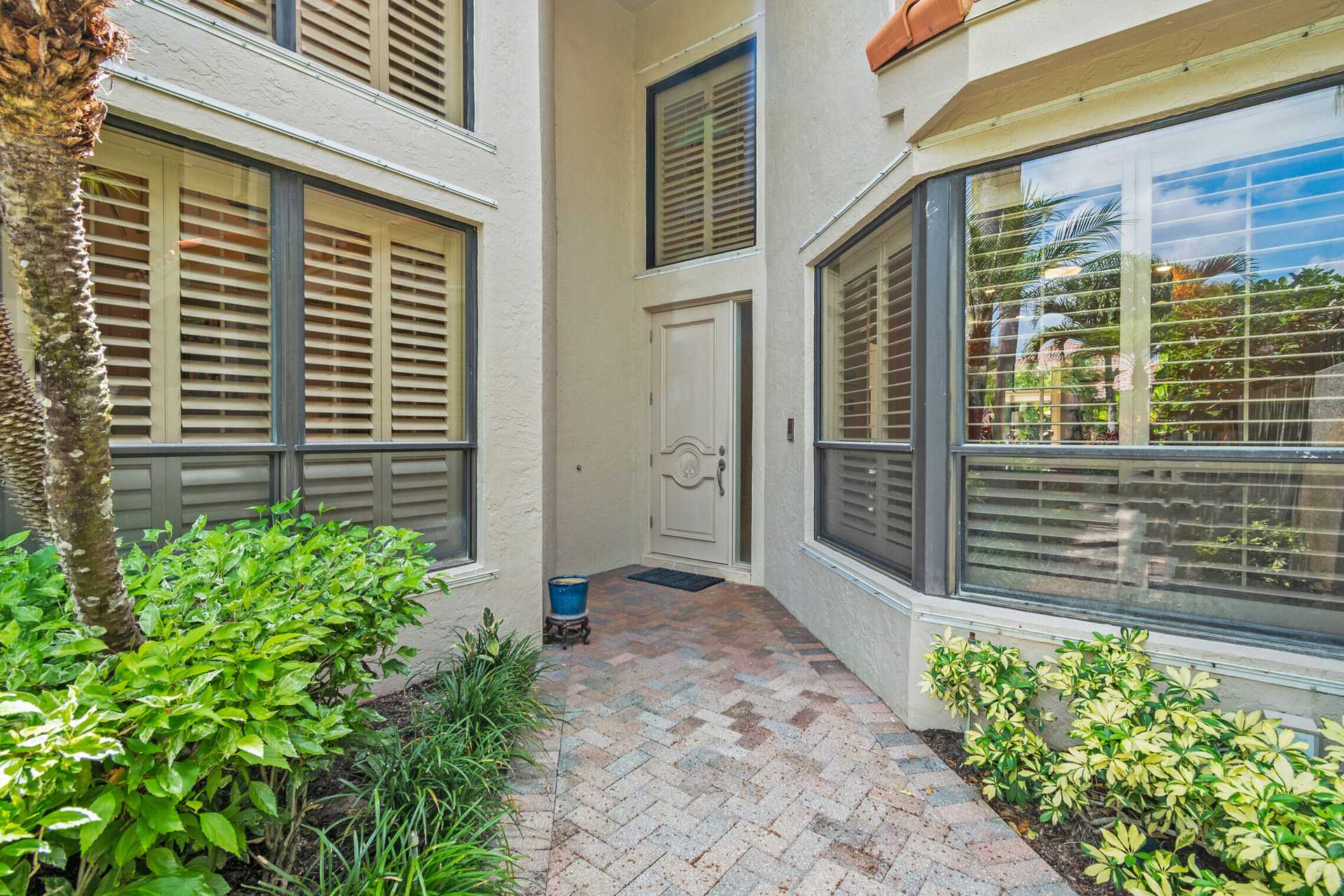 Residential in Palm Beach Gardens, Florida 11621370