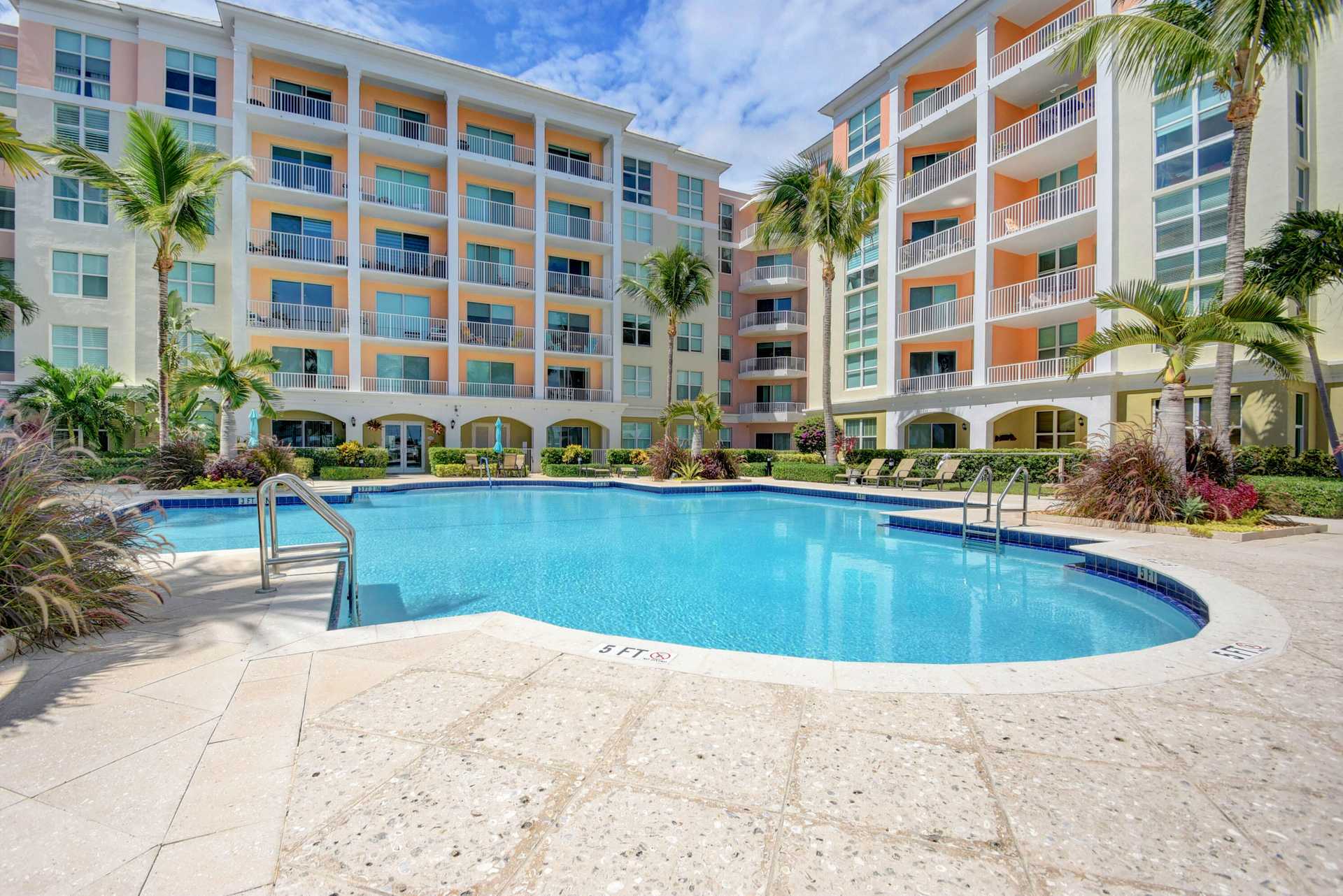 Condominium in Lantana, Florida 11621390