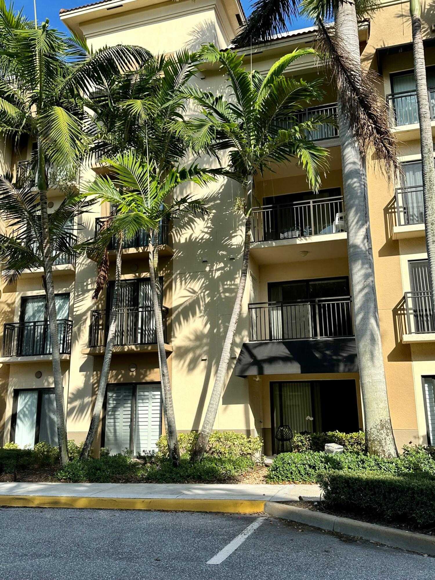 公寓 在 莫奈, 佛罗里达 11621426
