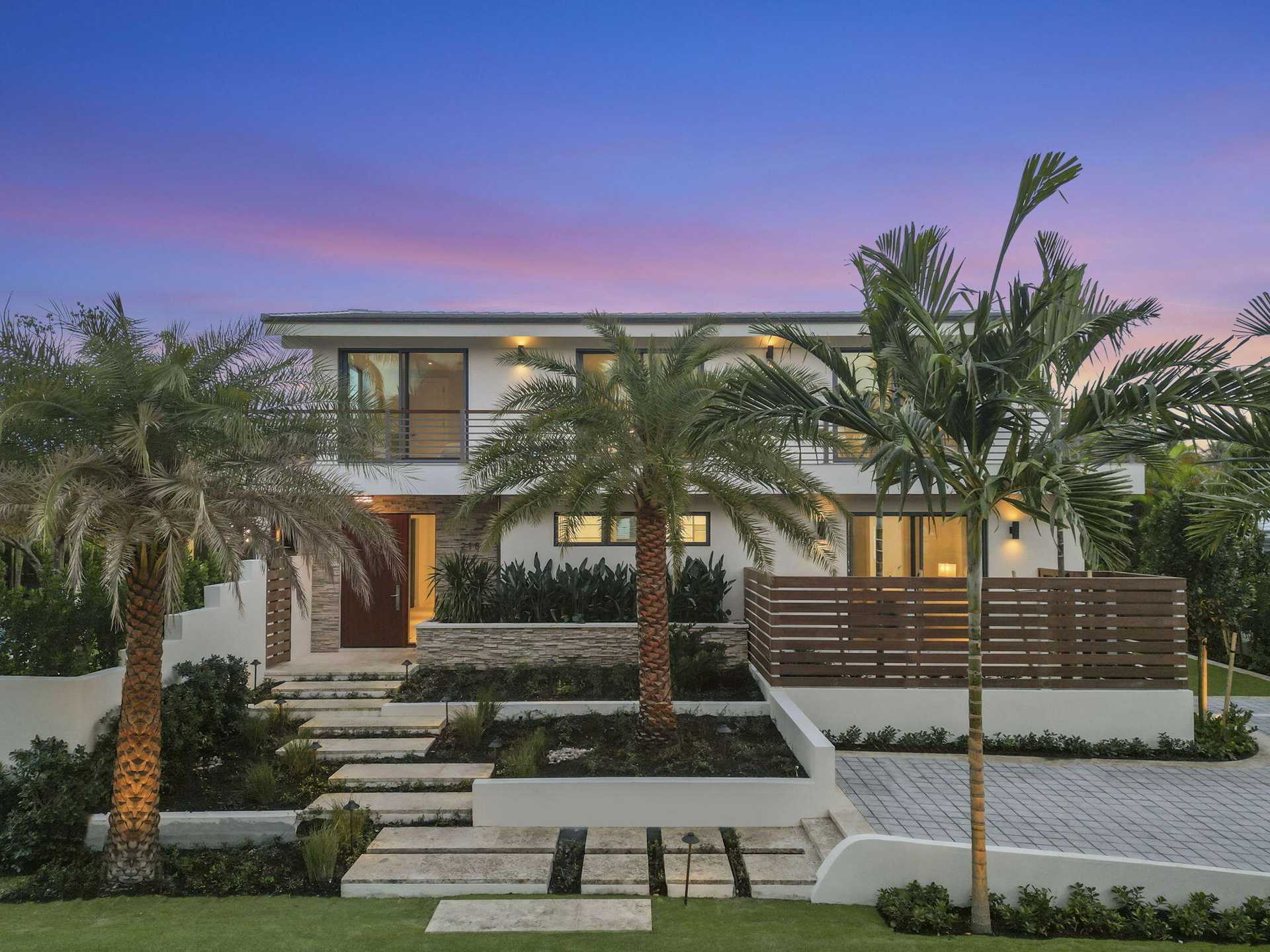 بيت في Palm Beach Shores, Florida 11621427