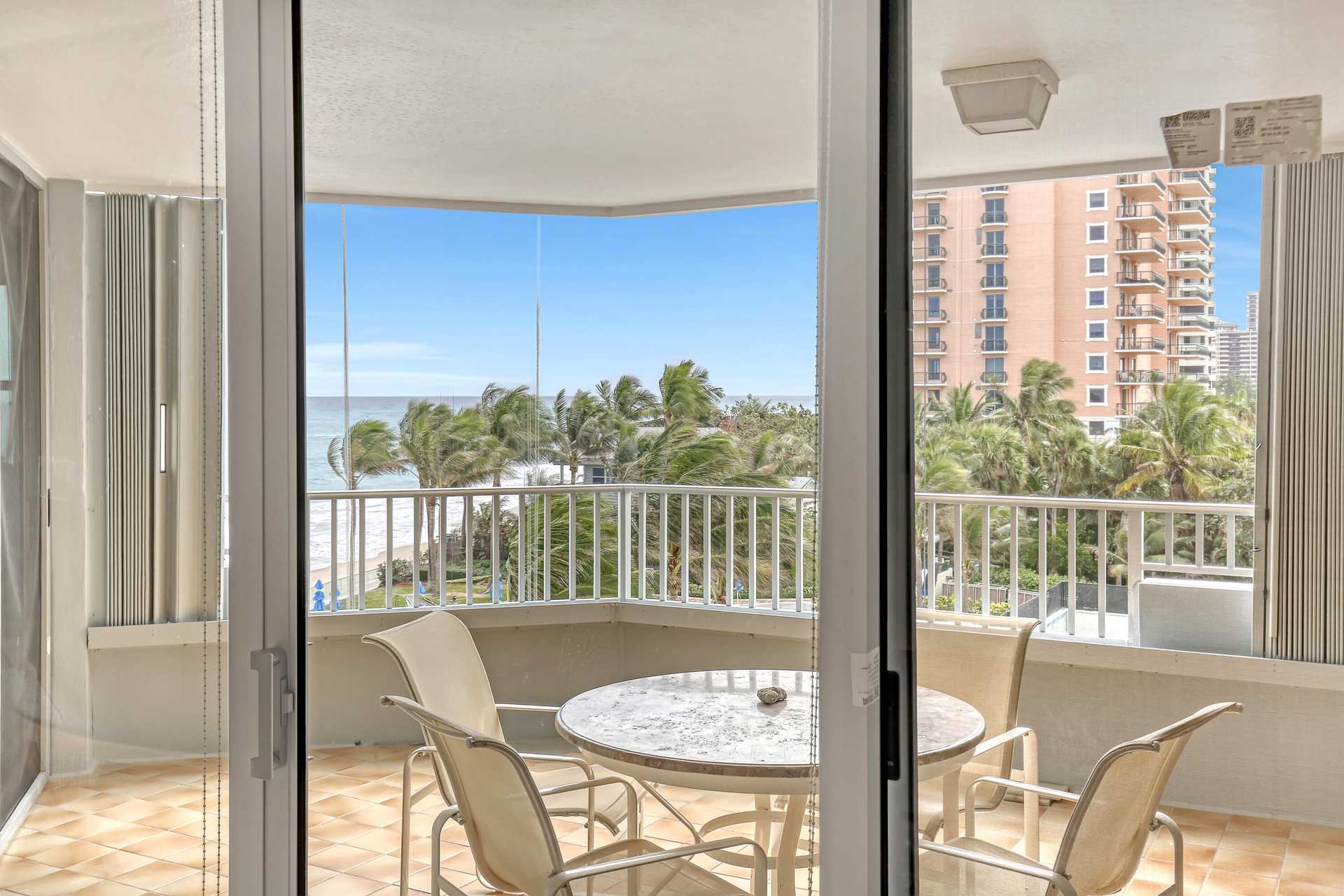 Condominium in West Palm Beach, Florida 11621437