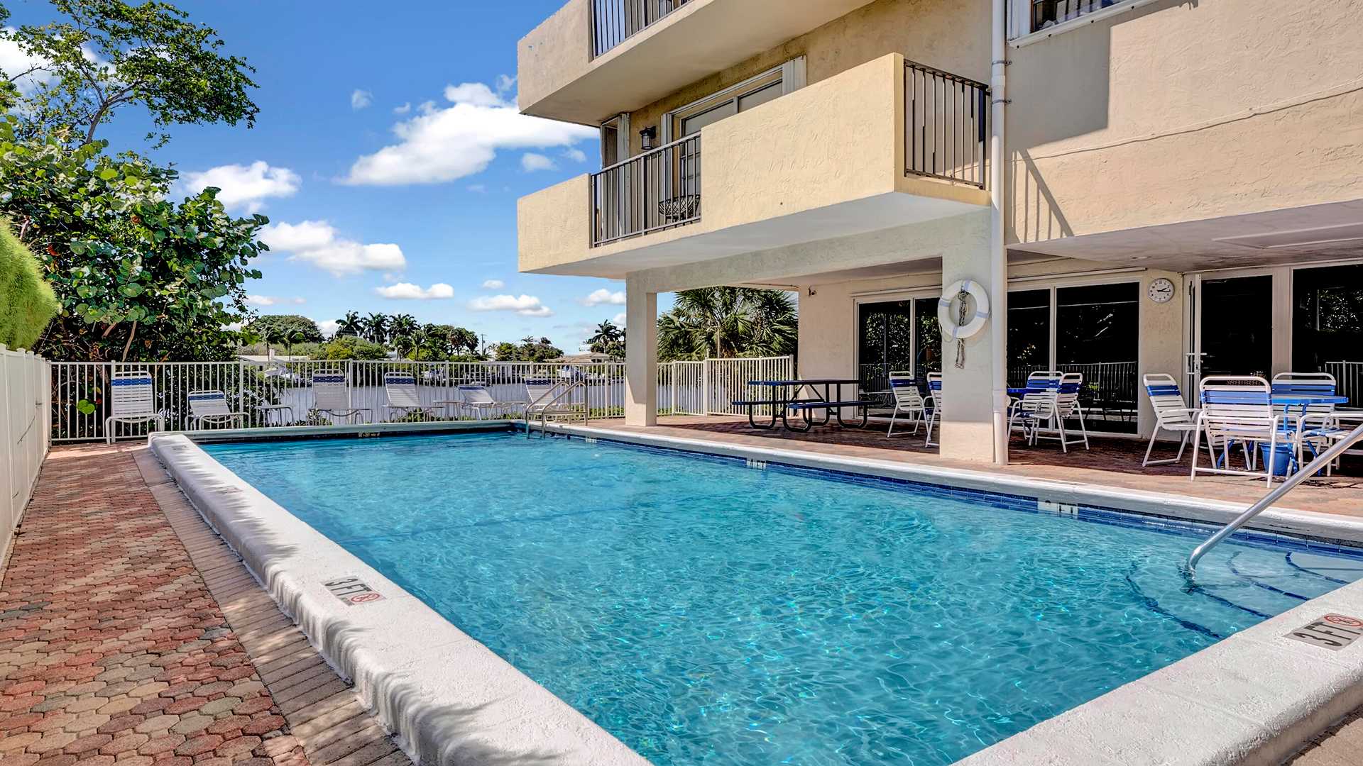 Condominium in South Palm Beach, Florida 11621463