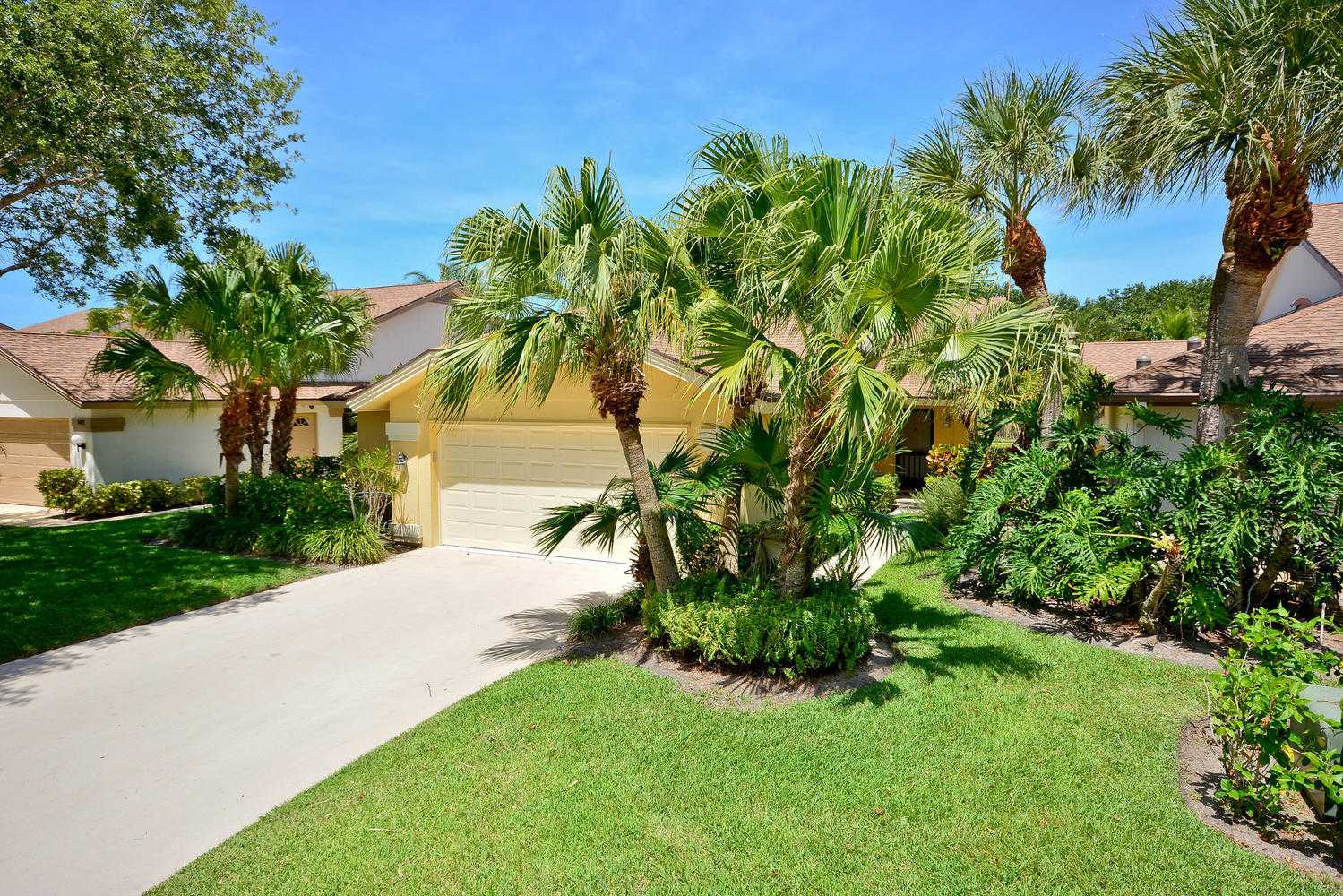 House in Jupiter, Florida 11621471