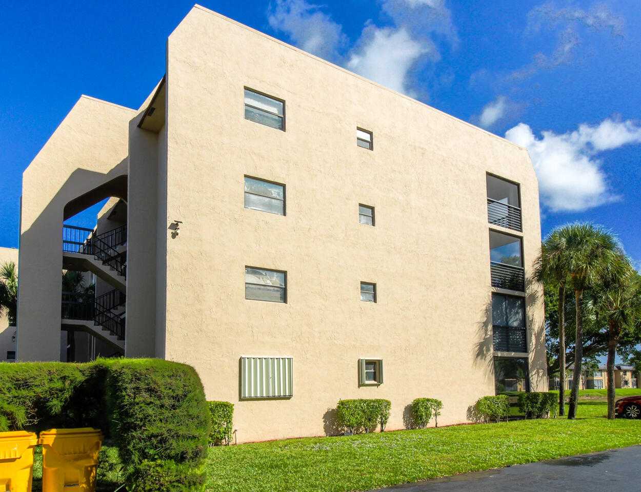 Condominium in Gouden Meren, Florida 11621475