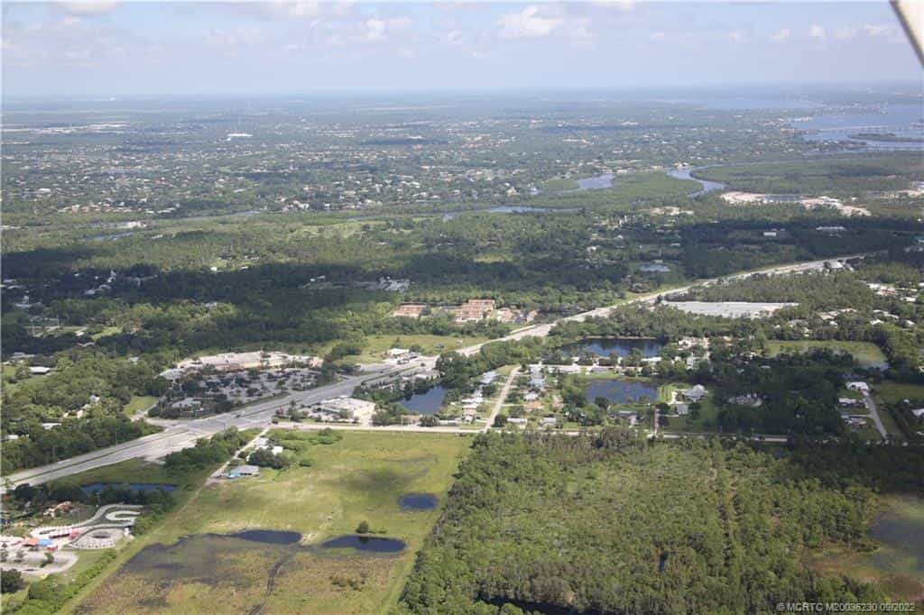 Tanah di Coral Gardens, Florida 11621493