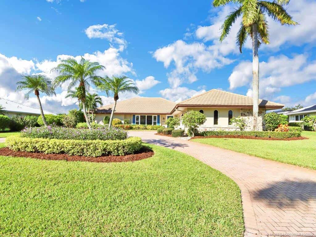 House in Port Salerno, Florida 11621496