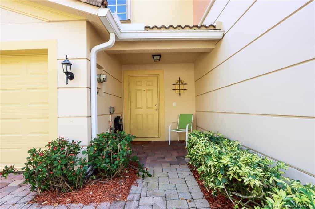 Condominium in Coral Gardens, Florida 11621498