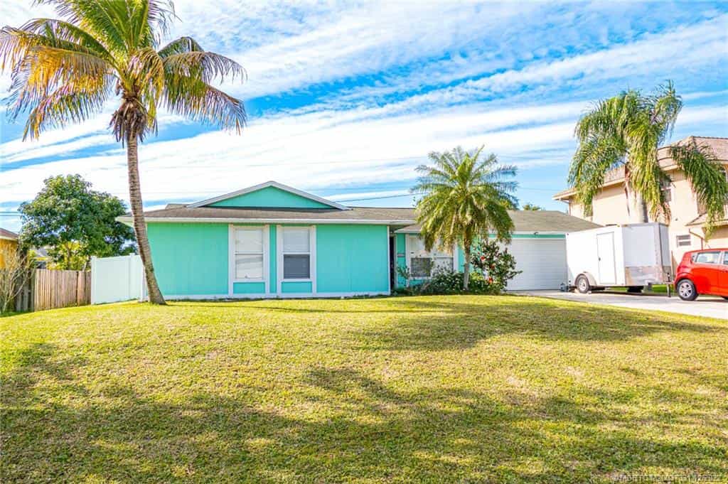 House in Palm City, Florida 11621506