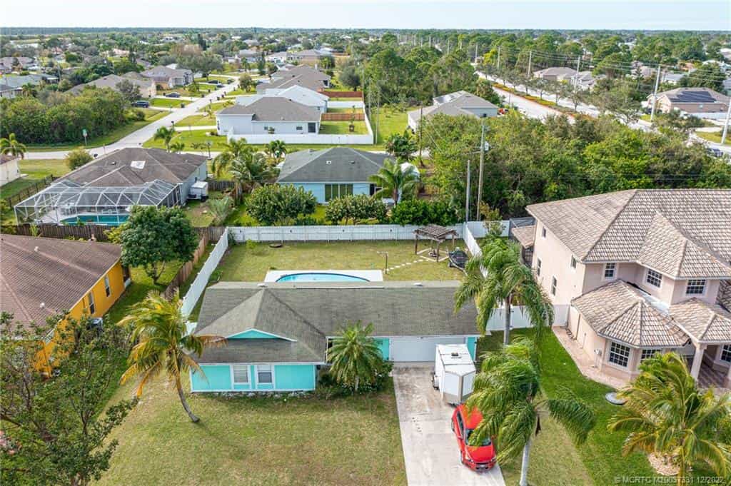 House in Port St. Lucie, Florida 11621506