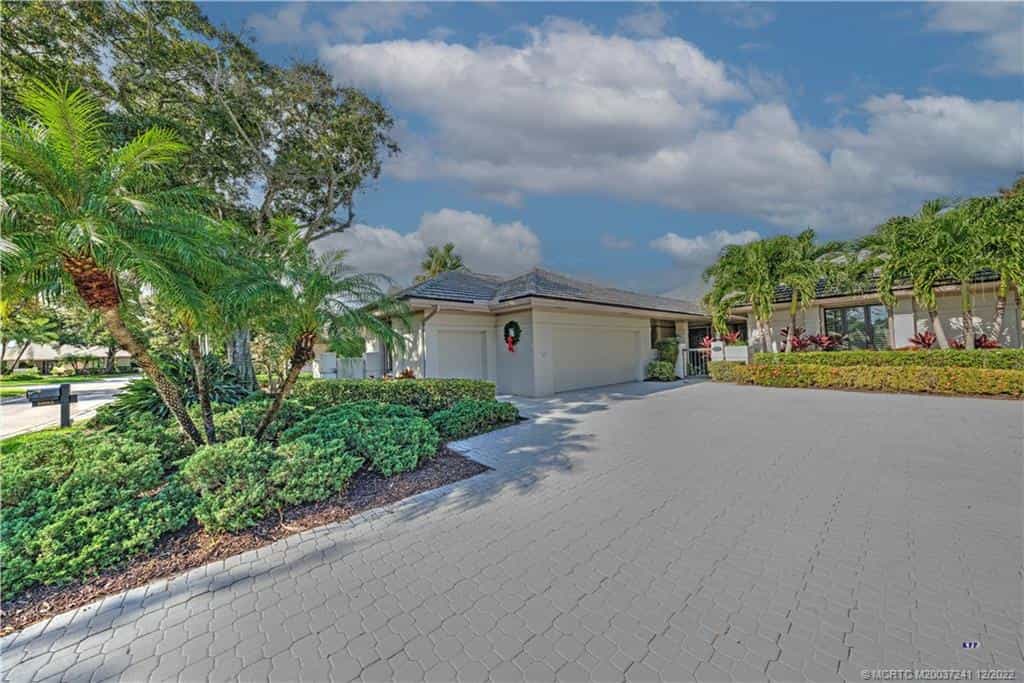 House in Stuart, Florida 11621517
