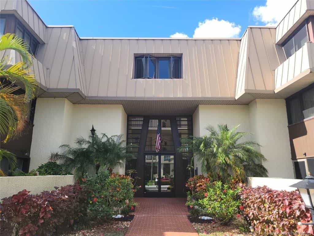Condominium in Sewall's Point, Florida 11621518