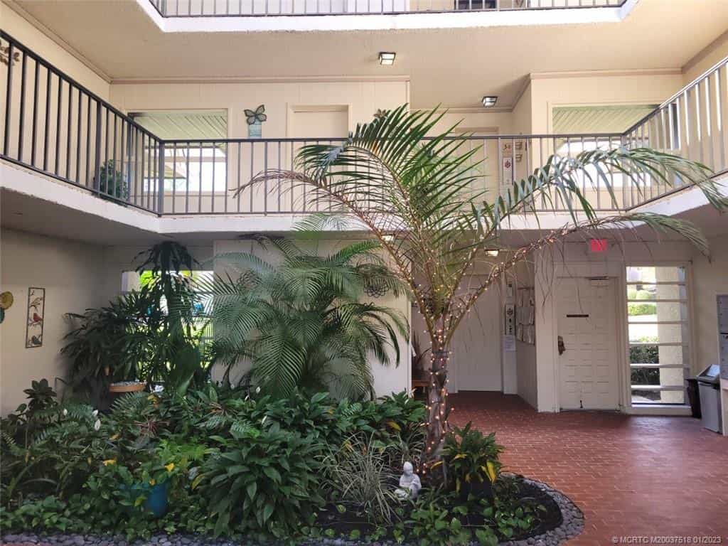 Condominium in Sewall's Point, Florida 11621518