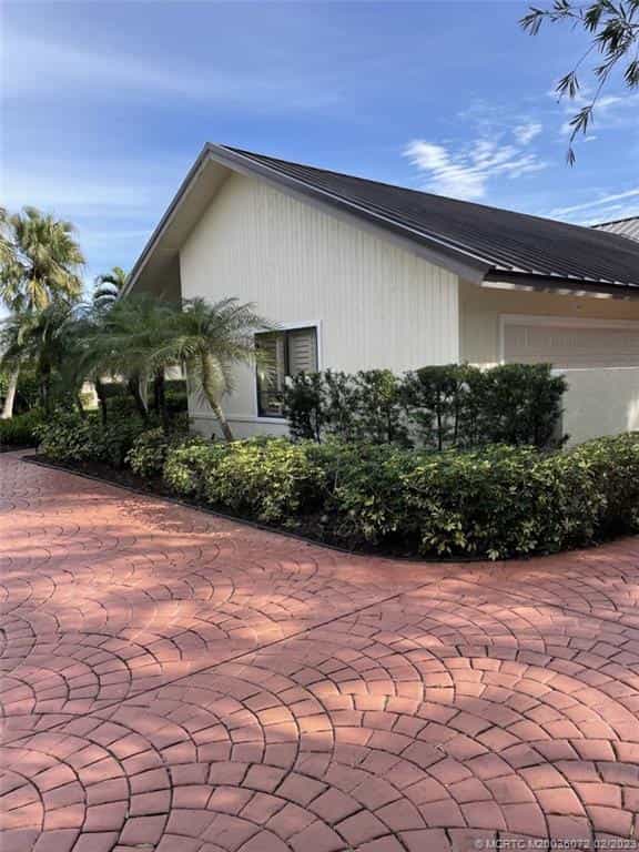 بيت في Port Salerno, Florida 11621521