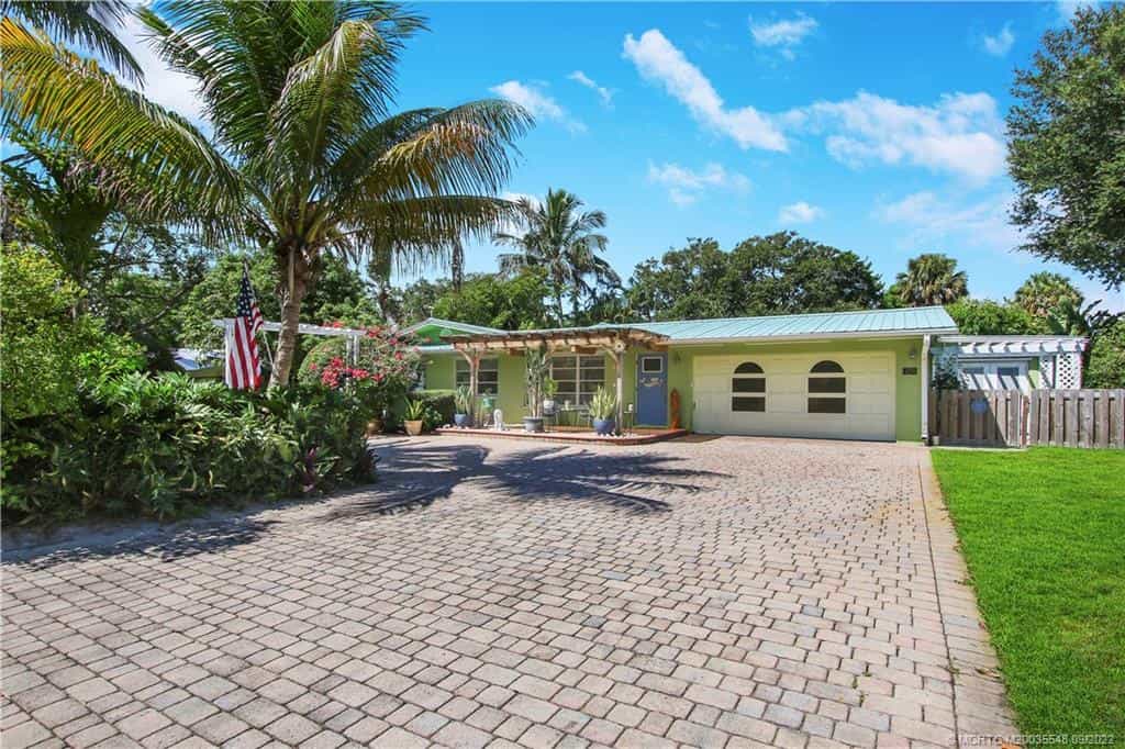 House in Jensen Beach, Florida 11621530