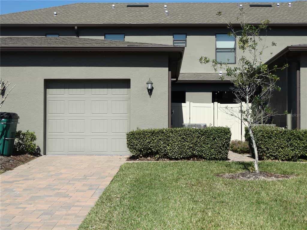 Dom w Zephyrhills, Florida 11621549