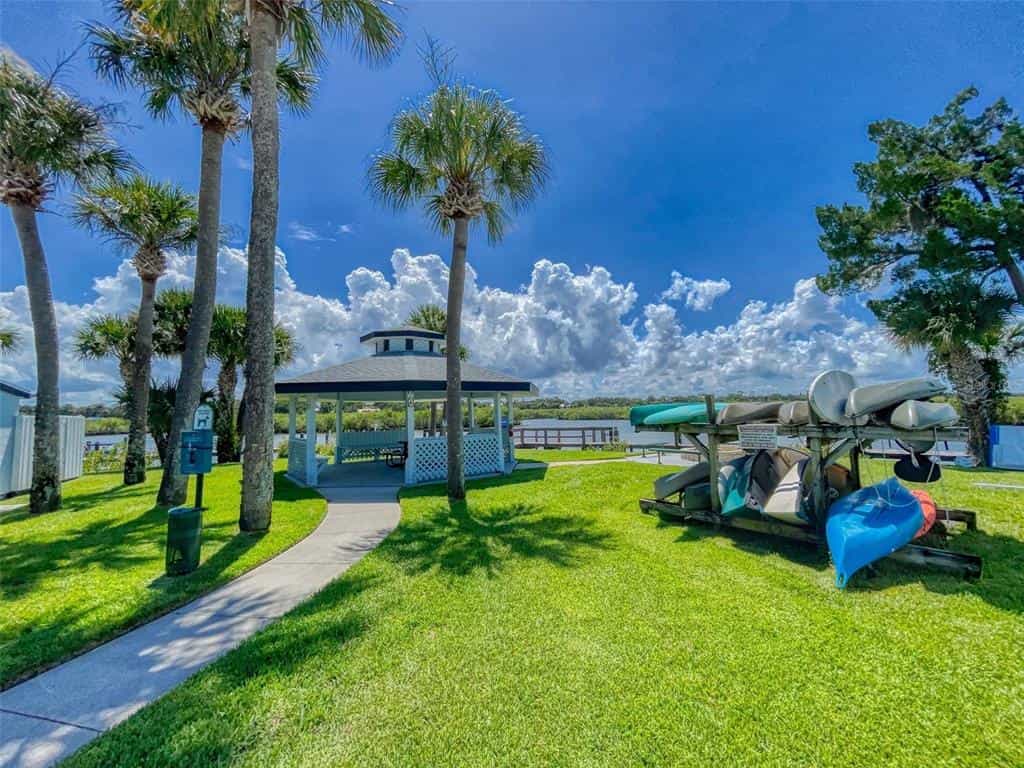 Condominium in New Smyrna Beach, Florida 11621550