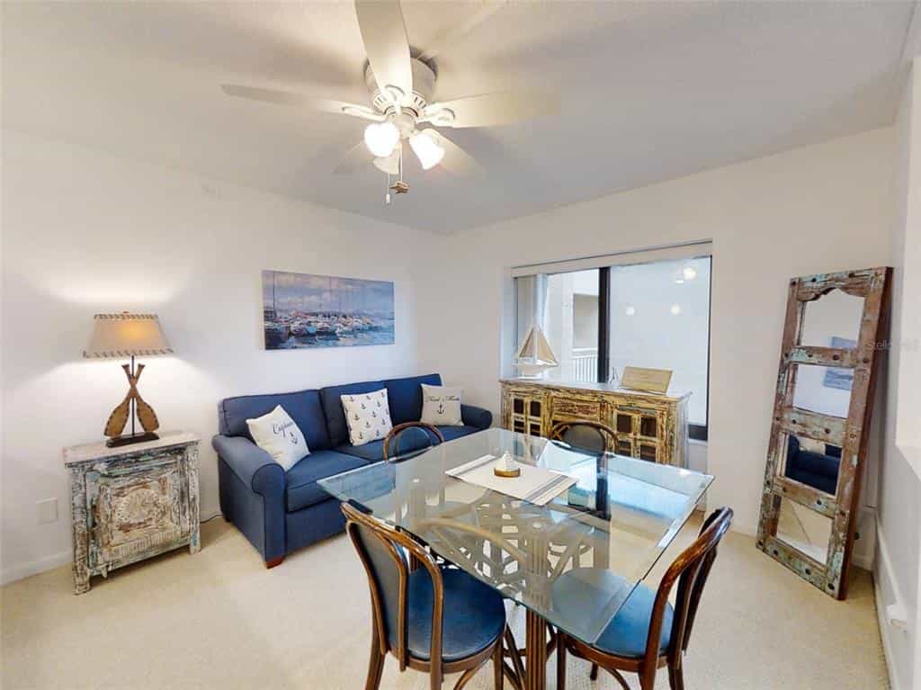 Condominium in New Smyrna Beach, Florida 11621561