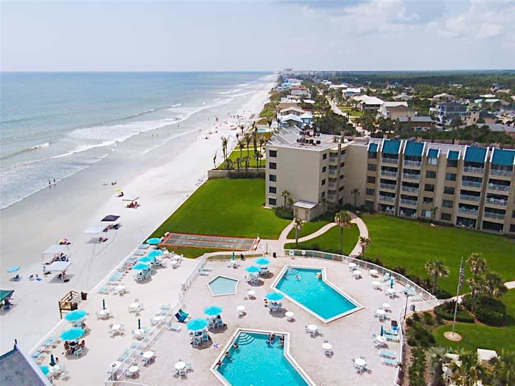 Condominium in New Smyrna Beach, Florida 11621561
